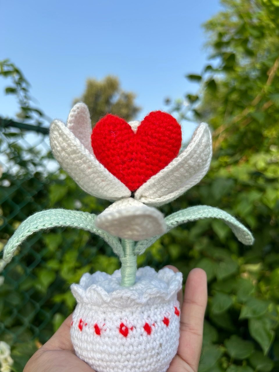 single heart flower crochet pot